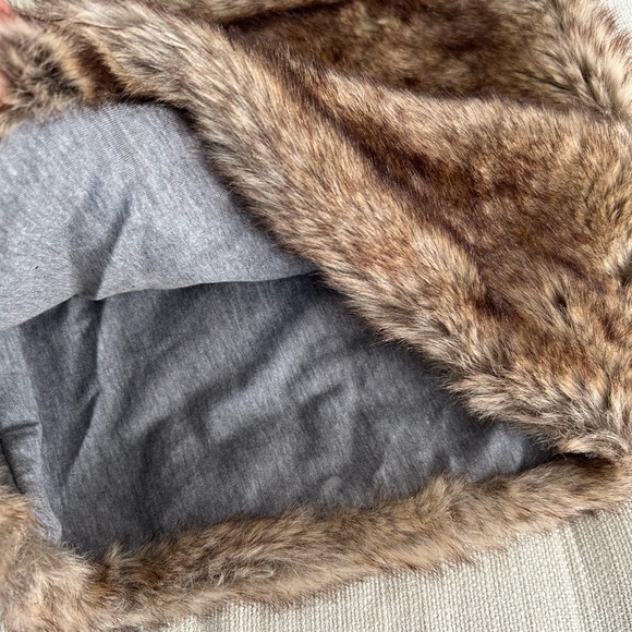 Faux Fur Winter Accessory Slip Over Head on neck Gray Interior to keep warmth in - Picture 4 of 11